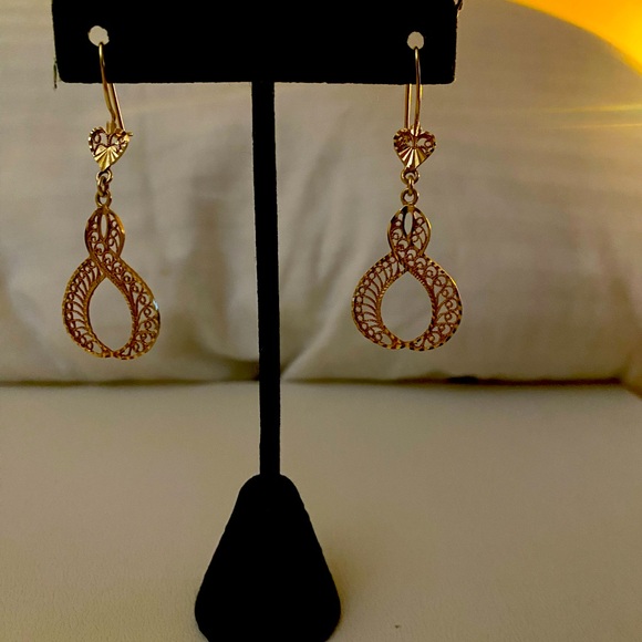 Elegant 14K Gold Dangle Earrings - Picture 3 of 3